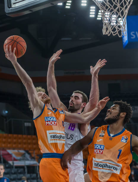 旧交替的一 旧交替的一